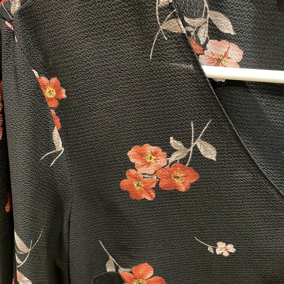 Lush Floral Blouse Size M - Picture 4 of 4